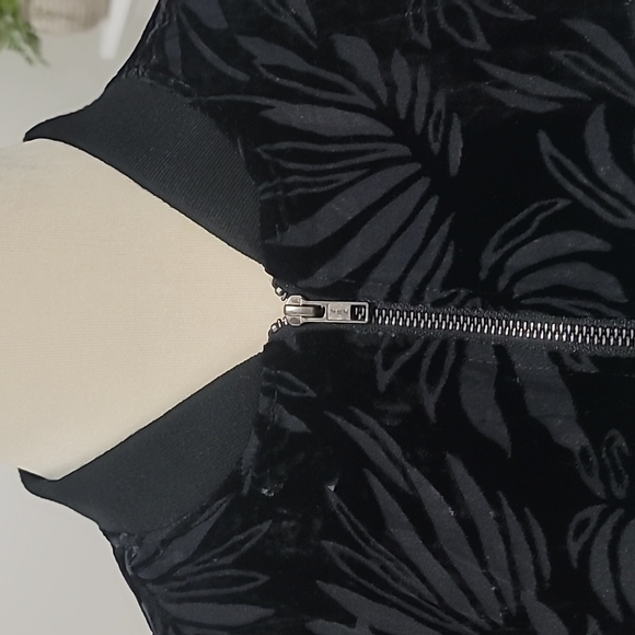 Torrid Velvet Burnout Bomber Jacket Black  2X - Picture 7 of 16